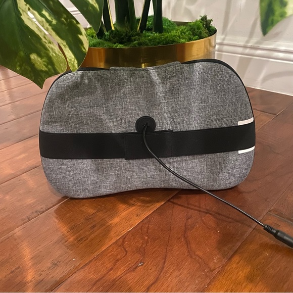 VIKTOR JURGEN Neck & Back Massager with Heat - Picture 5 of 6